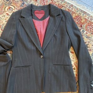 Smart and chic suit.